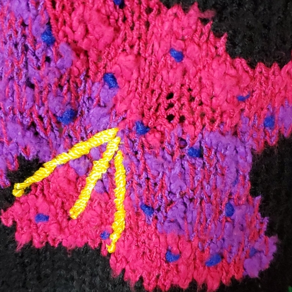 Uno & Una 90s Y2K, S, Vtg black sweater w/flower - Picture 7 of 8